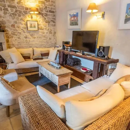Sous Le Passage Holiday home *