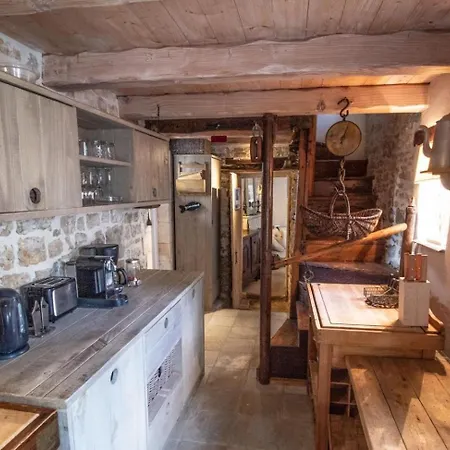 Sous Le Passage Holiday home *