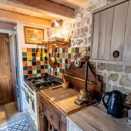 Sous Le Passage Holiday home *