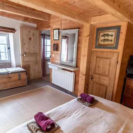 Sous Le Passage Holiday home