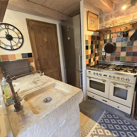 Holiday home Sous Le Passage